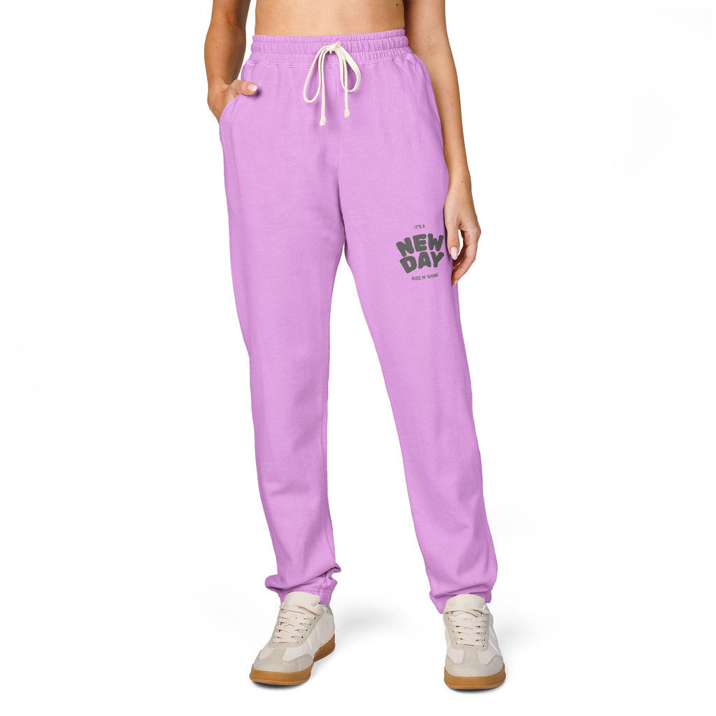 Embroidered 'Mom' Handprint Fleece Sweatpants — Cozy Gift for New Moms & Mother's Day