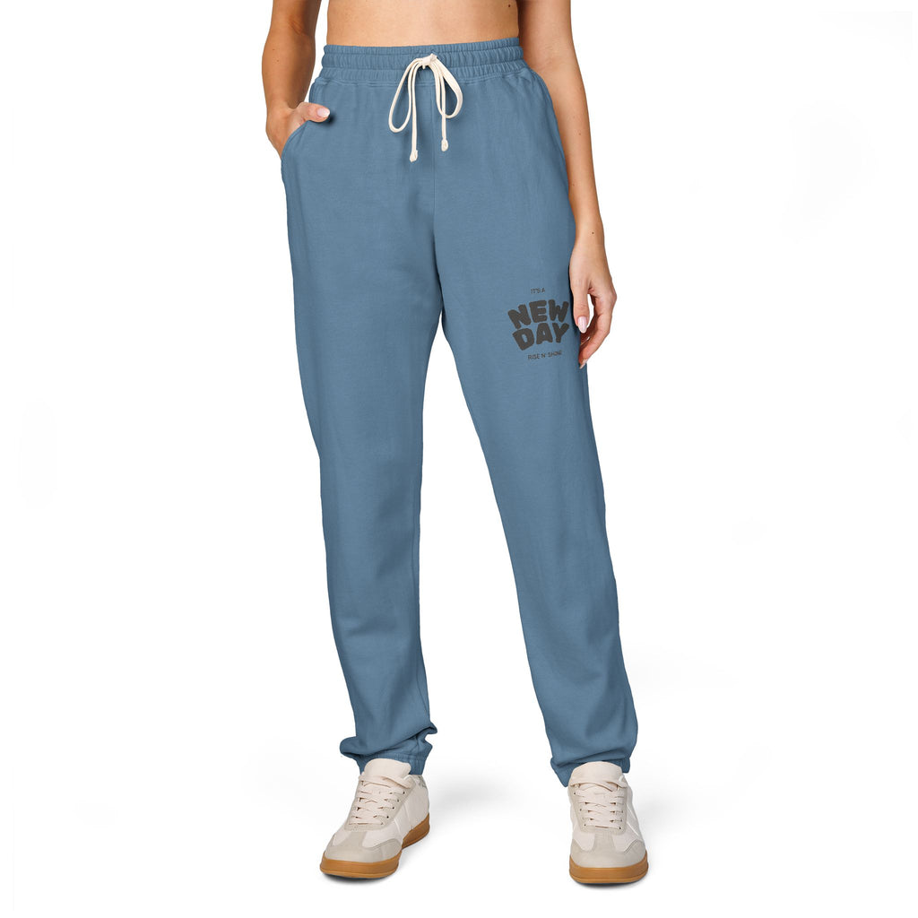 Embroidered 'Mom' Handprint Fleece Sweatpants — Cozy Gift for New Moms & Mother's Day