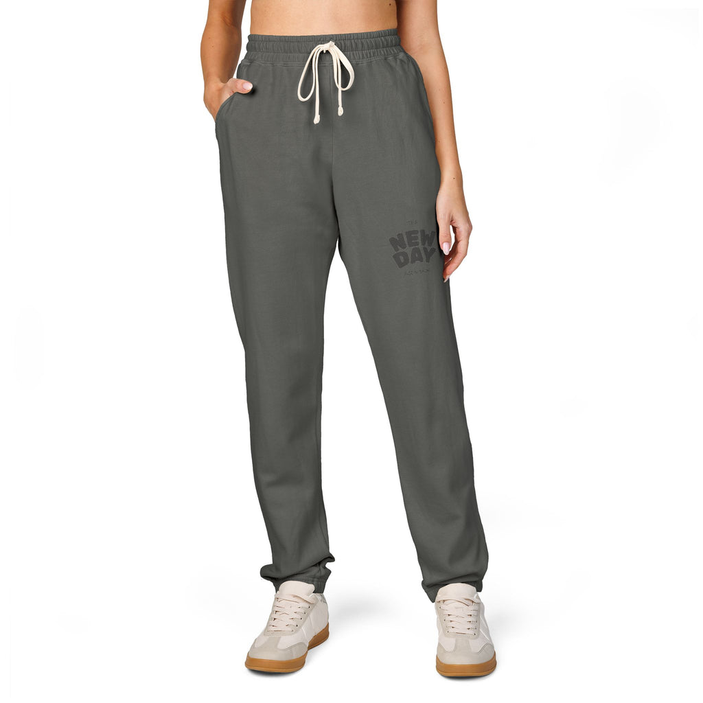 Embroidered 'Mom' Handprint Fleece Sweatpants — Cozy Gift for New Moms & Mother's Day
